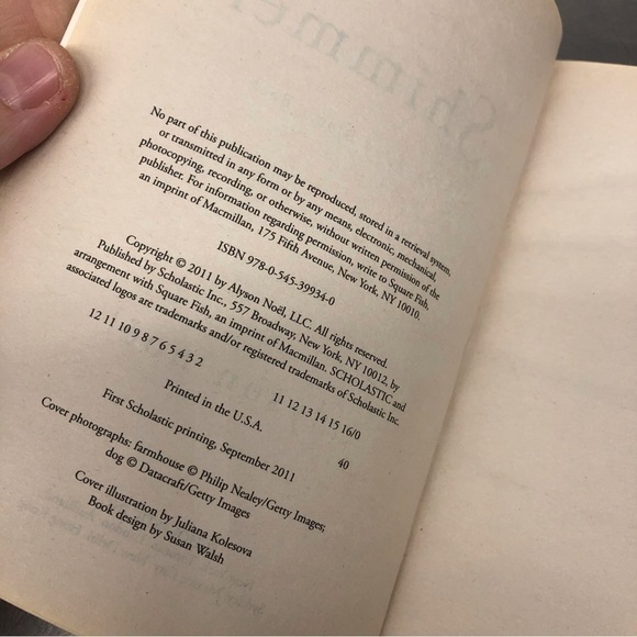 Shimmer by: Alyson Noel, paperback book - Picture 2 of 5